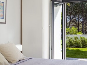 3 bedrooms, in-room safe, iron/ironing board, free WiFi