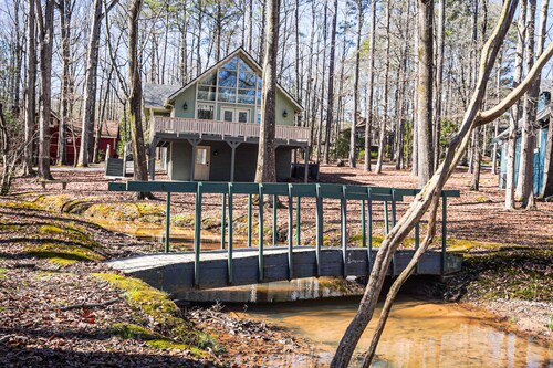 Enchanting Lake View chalet with ramp access