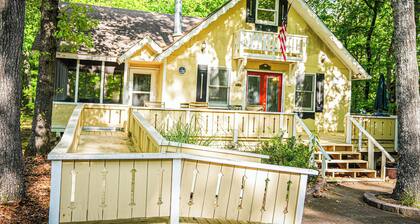 Recently renovated wooded view chalet steps away from Lake Innsbruck!