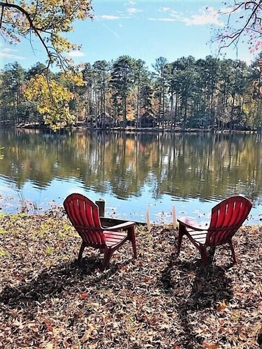 Stunning cottage overlooking Lake Innsbruck 5 miles from Wild Animal Safari!