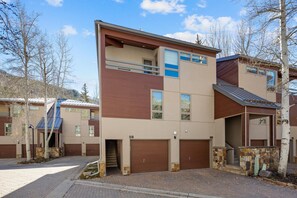 Exterior - Cozy Condo: Gore Creek Views & Grand Hyatt Perks (Vai)