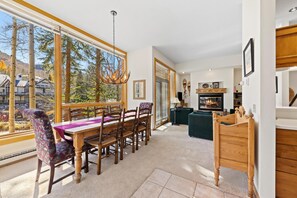 TV - Cozy Condo: Gore Creek Views & Grand Hyatt Perks (Vai)