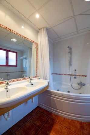 Bathroom - El Cruce (Manzanares)