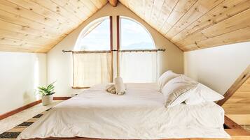 3 chambres, fer et planche à repasser, lit de bébé portatif