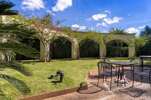 Outdoor dining - Intercity Pamplona - The Universe Paulista (São Paulo)