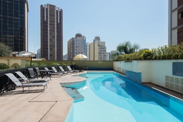 Outdoor pool - Intercity Pamplona - The Universe Paulista (São Paulo)