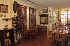 Dining - Silk Road Hotel (Yerevan)