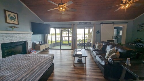 Cottage w/ marsh view and dock, 10-15 min to beach