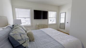 3 bedrooms, iron/ironing board, travel crib, free WiFi