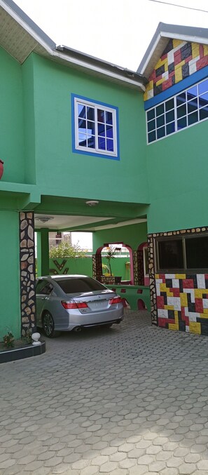 Front of property - Sam's Vacation Lodge (Kasoa)