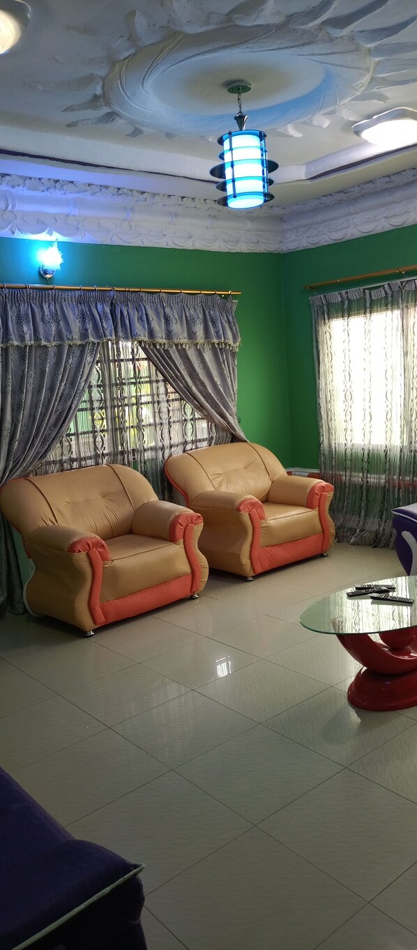 Comfort Apartment | In-room safe, iron/ironing board - Sam's Vacation Lodge (Kasoa)