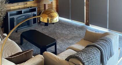 Walking distance to Main St in Abay! On The river 5 slips open