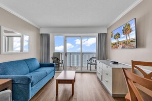 Living area - Camelot By the Sea By Oceana Resorts (Myrtle Beach)