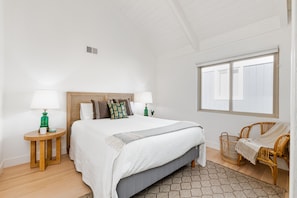 3 bedrooms, travel cot, free WiFi, bed sheets - STUNNING! Ocean Views!! Lux Remodeled Modern Beach House. +PELETON . (Oxnard)