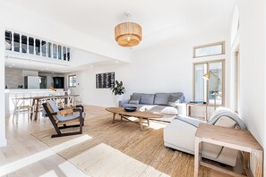 Smart TV, fireplace, table football