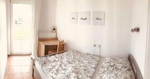 2 bedrooms, travel cot, free WiFi