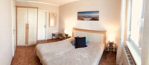 2 عدّة غرف نوم وسرير سفر وواي فاي مجانًا