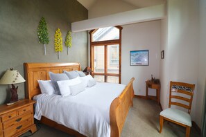 3 chambres, fer et planche à repasser, Wi-Fi, draps fournis