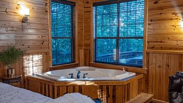 1 chambre, fer et planche à repasser, Wi-Fi, literie fournie