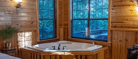 1 slaapkamer, een strijkplank/strijkijzer, wifi, beddengoed