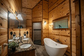 Hair dryer, towels - Hillside Paradise- 1 BR-Timber Creek Trails (Broken Bow)