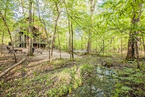 Property grounds - Great outdoor space with upgraded sleeper sofa and extra bathroom for small kids (Broken Bow)