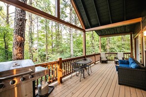 Outdoor dining - Hillside Delight-1 BR-Timber Creek Trails (Broken Bow)