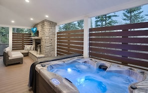 Bañera de hidromasaje cubierta