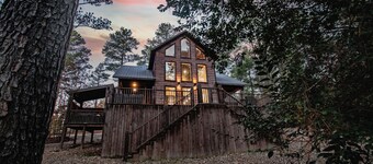 Two matching bedrooms with loft close to Restaurants and local attractions