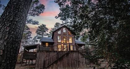 Two matching bedrooms with loft close to Restaurants and local attractions