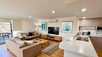 Smart TV, DVD player