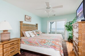 4 bedrooms, free WiFi - "Pelicans Nest" - Oceanfront Home w/ Private Pool, 4 Bedrooms / 3 Bathrooms (Holden Beach)