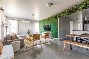 TV, offices - The Greenhouse: Modern Rural Escape (Ithaca)