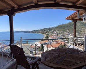 Outdoor dining - Aria Hotel (Skiathos)