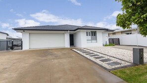 Exterior - Studio on Bribie Canal (BONGAREE)