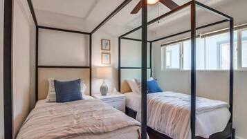 3 bedrooms, iron/ironing board, free WiFi, bed sheets