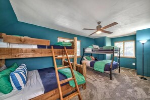 3 chambres, fer et planche à repasser, lit de bébé portatif, Wi-Fi