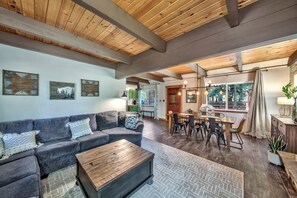 Télévision, cheminée, jeux vidéo, baby-foot