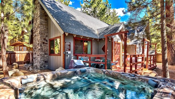 A rustic cabin with a hot tub, stone walls, and wooden deck. - Mv30 unique Lake Tahoe cabin with great wifi (South Lake Tahoe)
