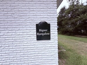 A sign on a white brick wall indicating 'Binger Bungalow.' - Farm House stay with soaking tub and hot tub barn (Tickfaw)
