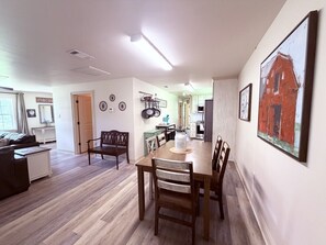 Dining - Farm House stay with soaking tub and hot tub barn (Tickfaw)