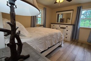 3 bedrooms, desk, iron/ironing board, travel cot