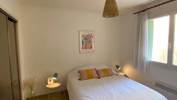 3 bedrooms, iron/ironing board, travel crib, free WiFi