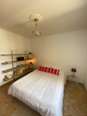 3 bedrooms, iron/ironing board, travel cot, free WiFi