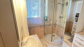 Shower, hair dryer, towels, soap