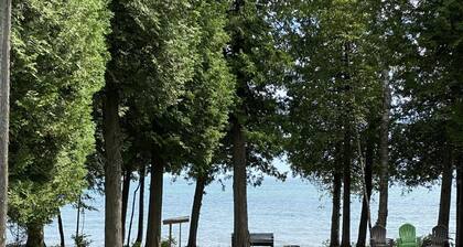 Old Fashioned Suite - Cottage on the shores of Lake Michigan