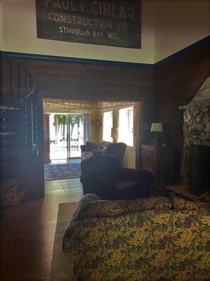 Smart TV, fireplace, DVD player, books