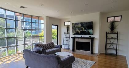 3 bedroom 4 Beds, 2 baths, Steps to Venice Beach!