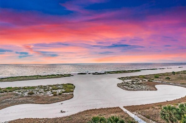 Plage, chaises longues