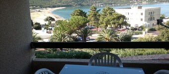 Nice apartment by the sea 